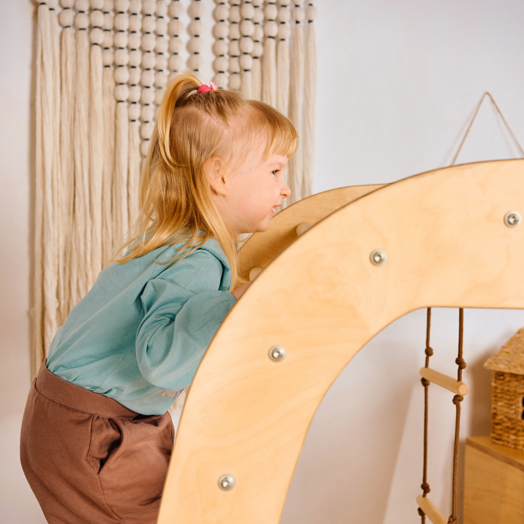 Unutarnje dječje igralište za malu djecu – 7-u-1 Dječje igralište + Set ljuljački + Daska za spuštanje + Umjetnički set